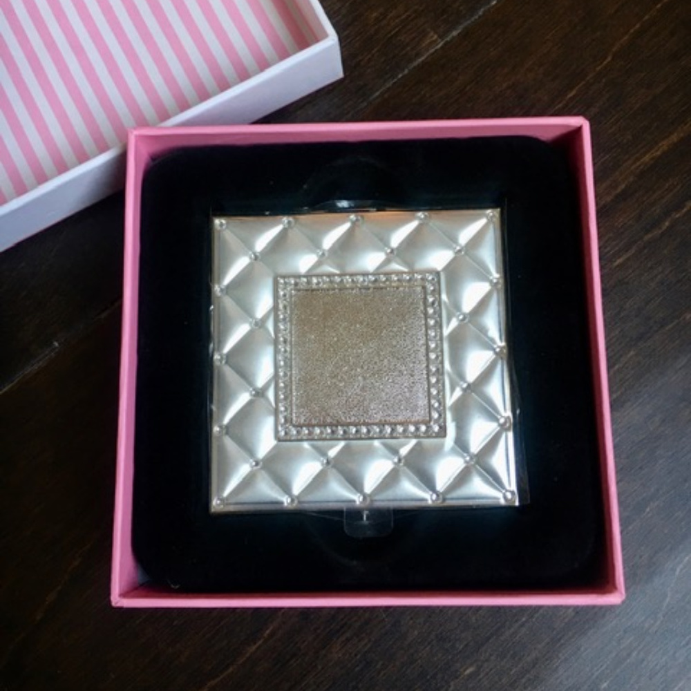 Elegant Silver Compact Mirror
